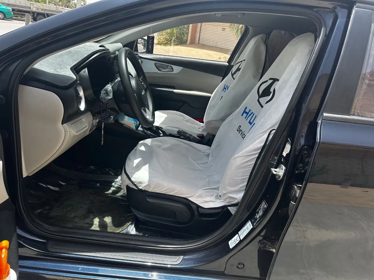 Car image 12