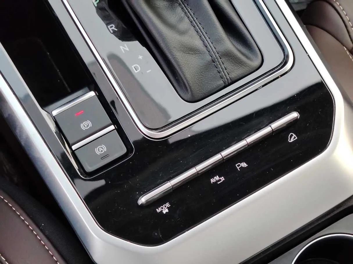 Car image 32