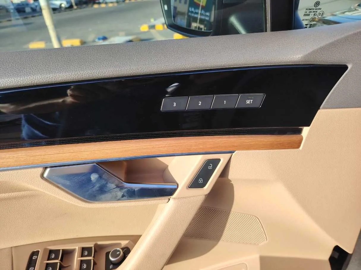 Car image 38