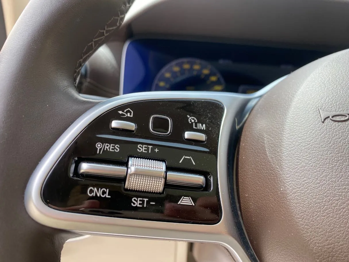 Car image 32
