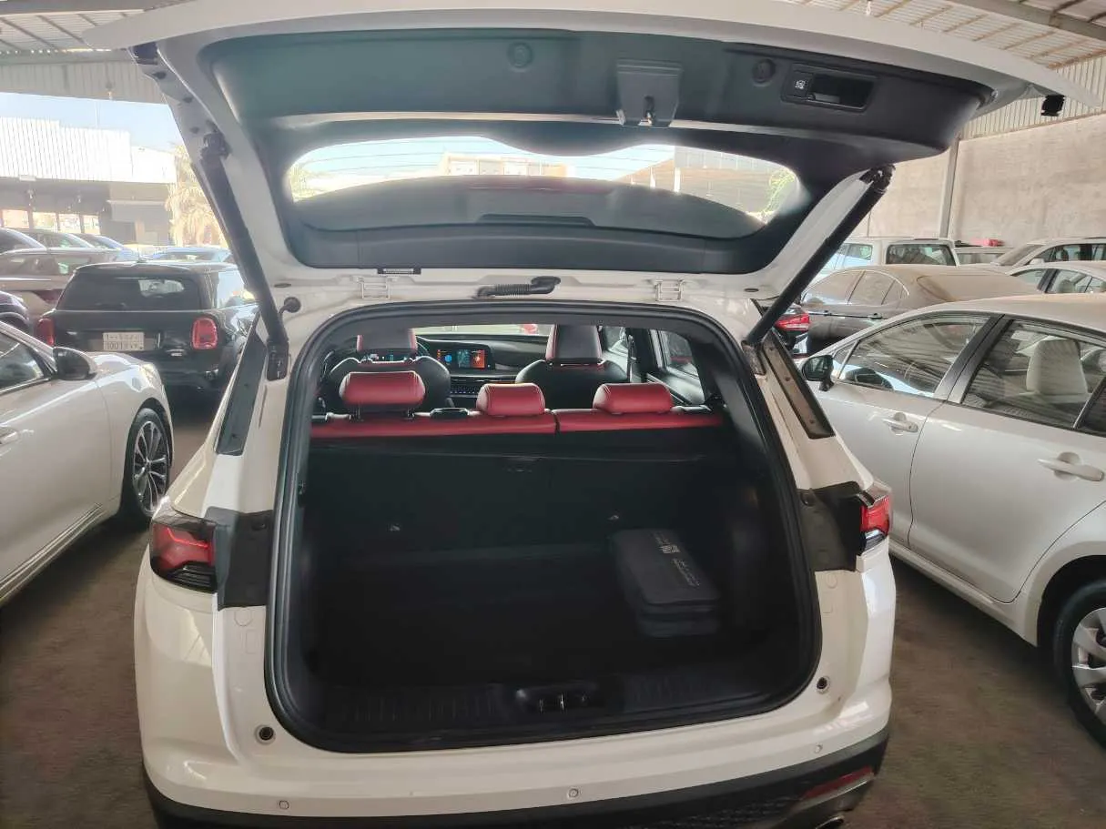 Car image 27