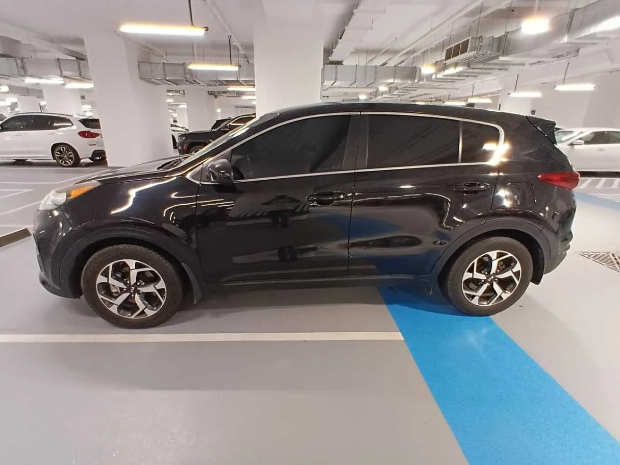 Car image 4