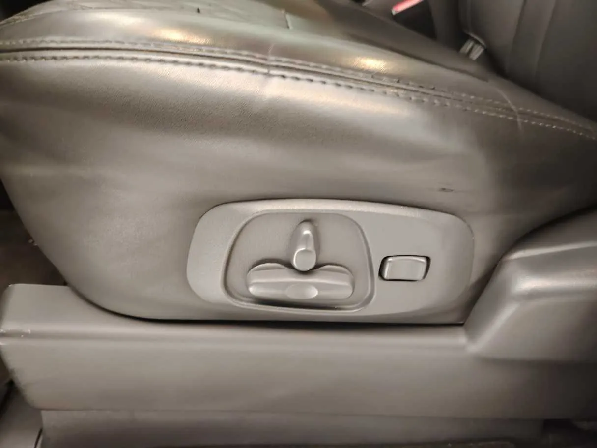 Car image 40