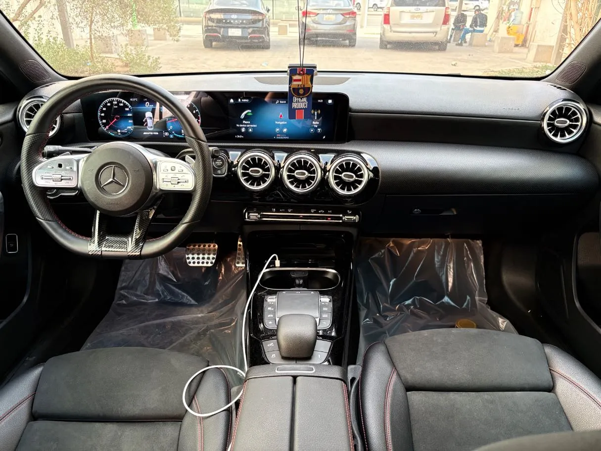 Car image 18