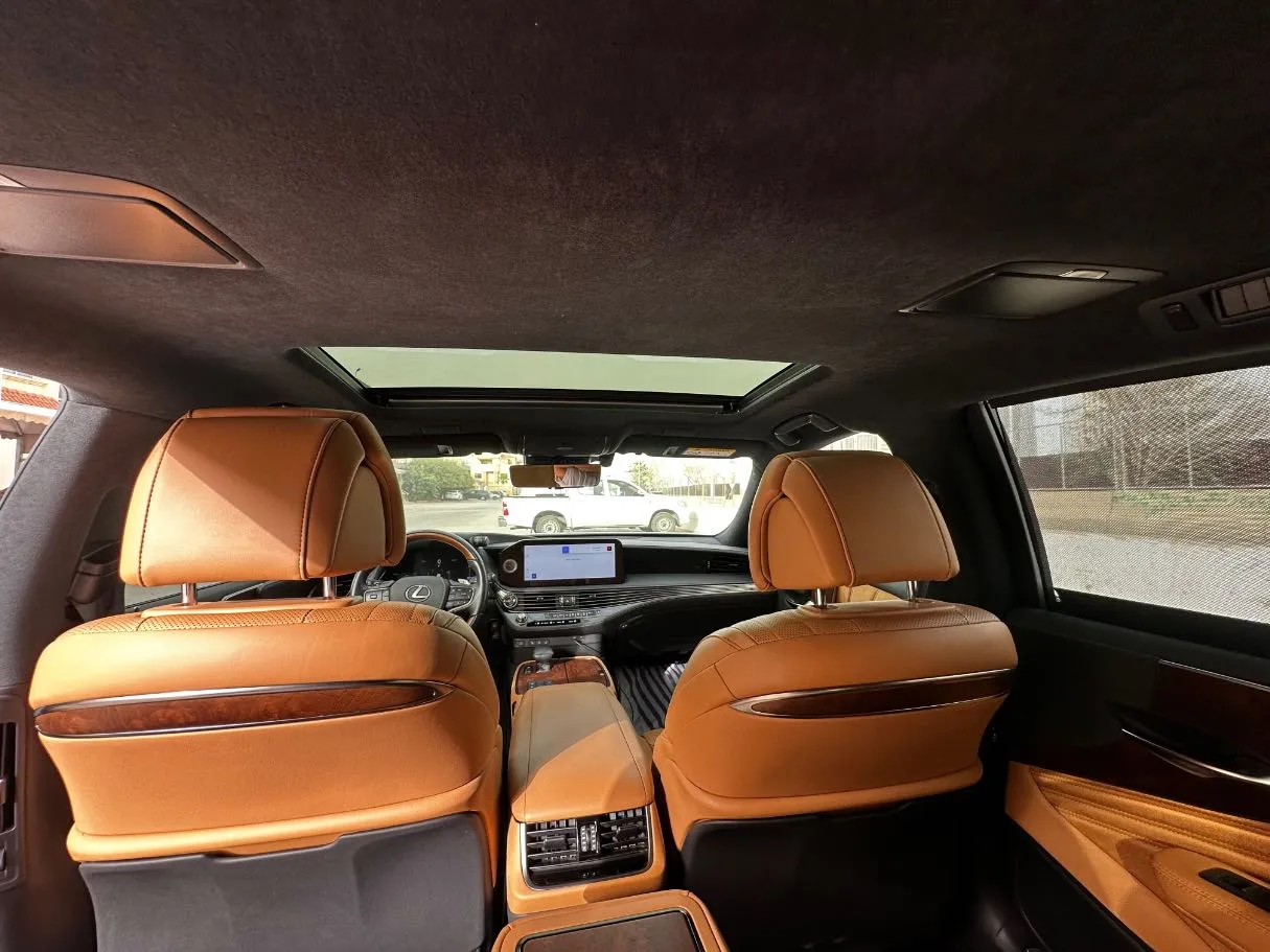 Car image 18