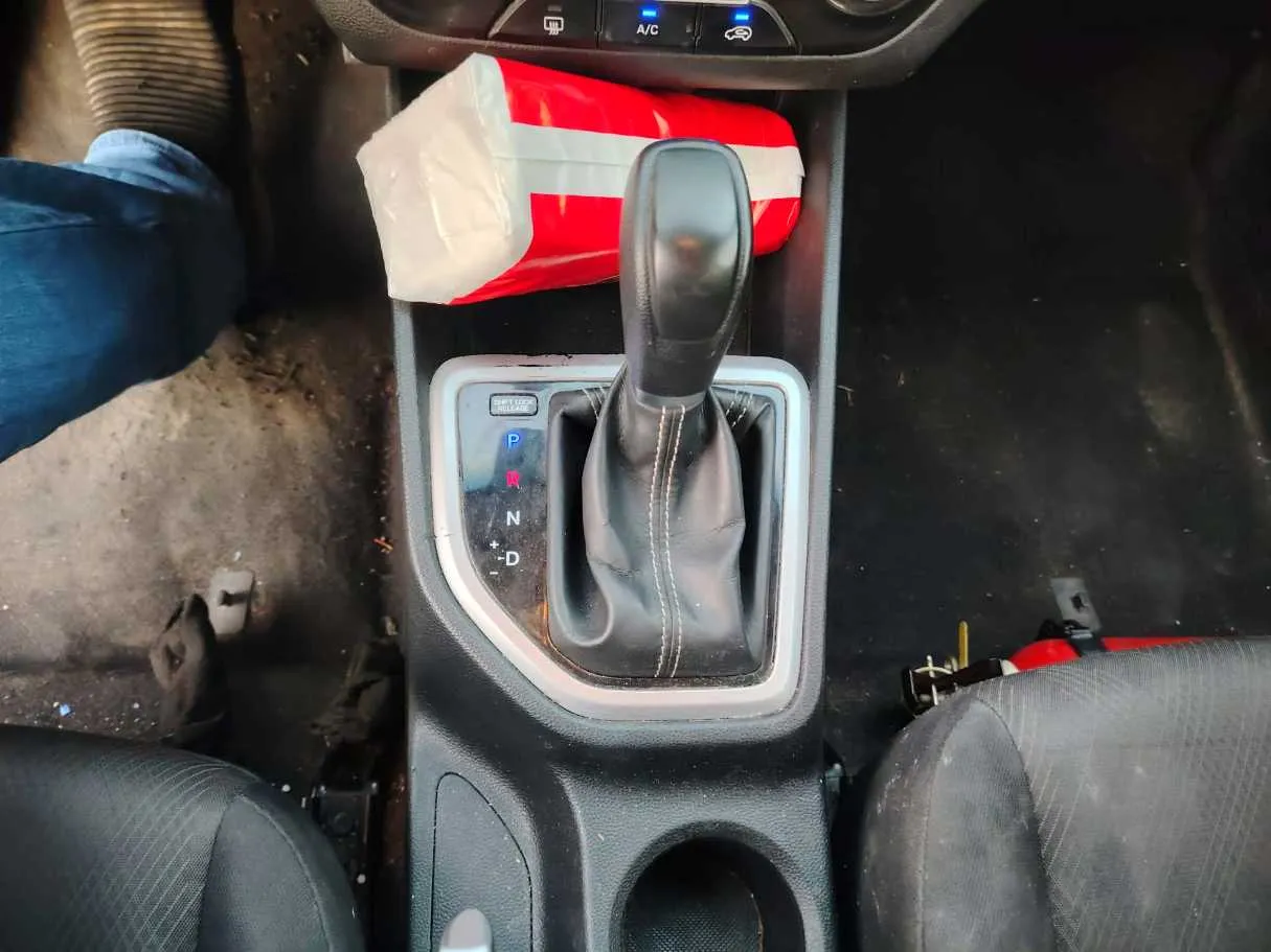 Car image 25
