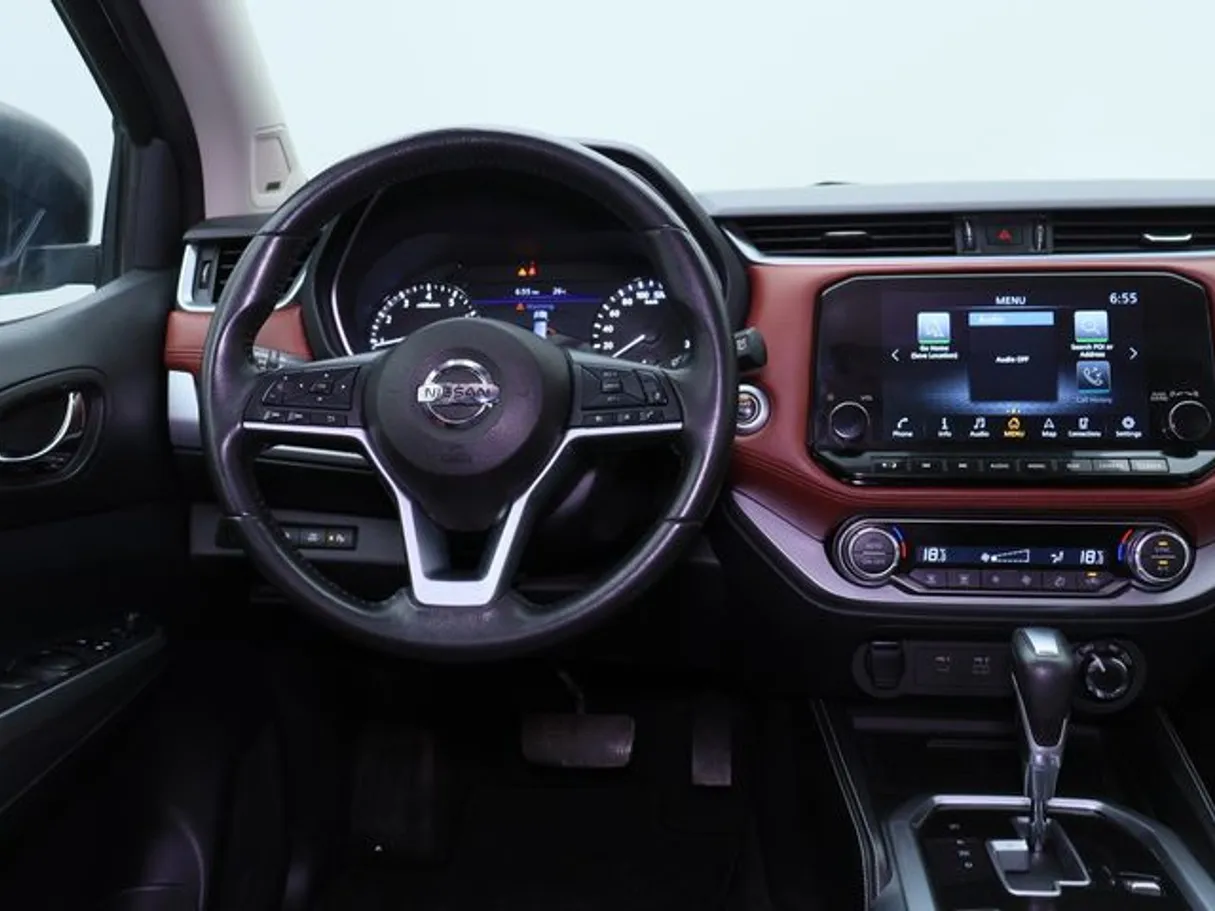 Car image 15
