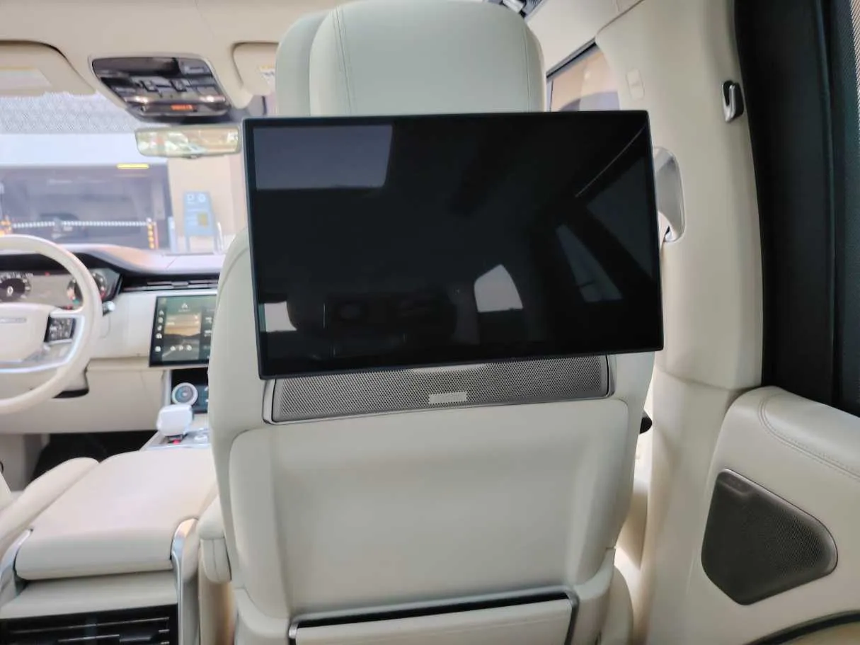 Car image 30