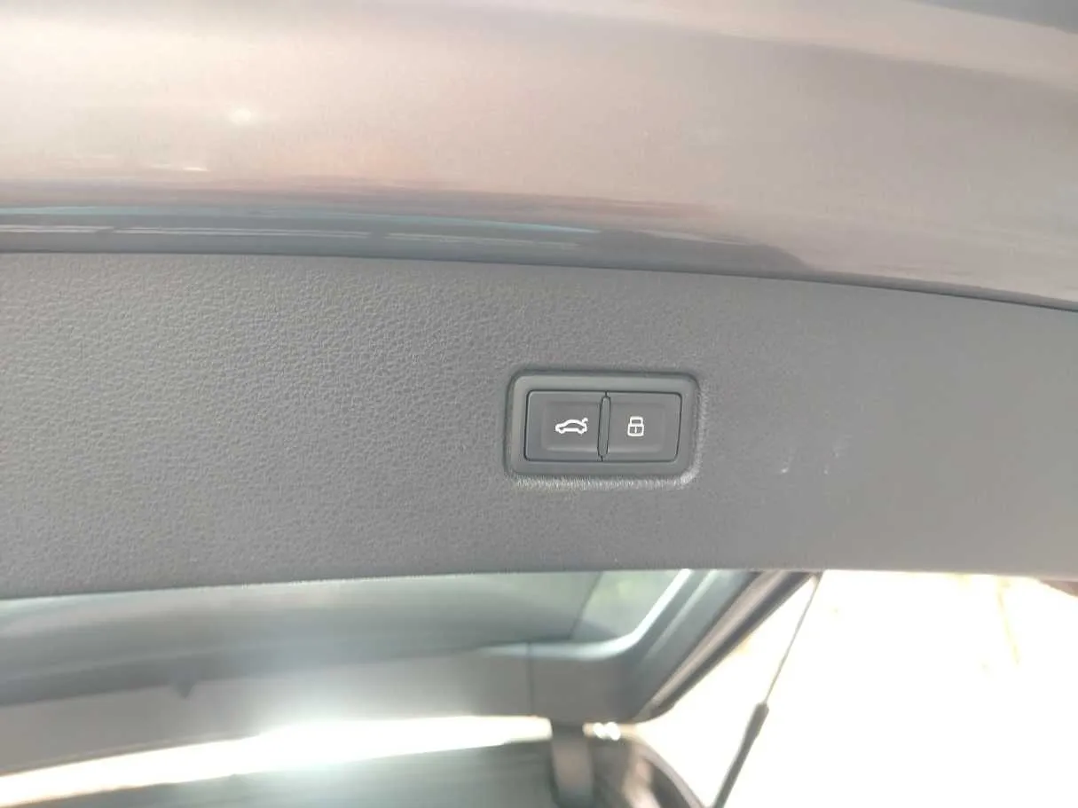 Car image 36