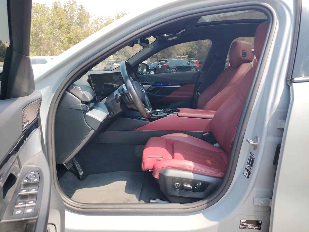 Car image 12