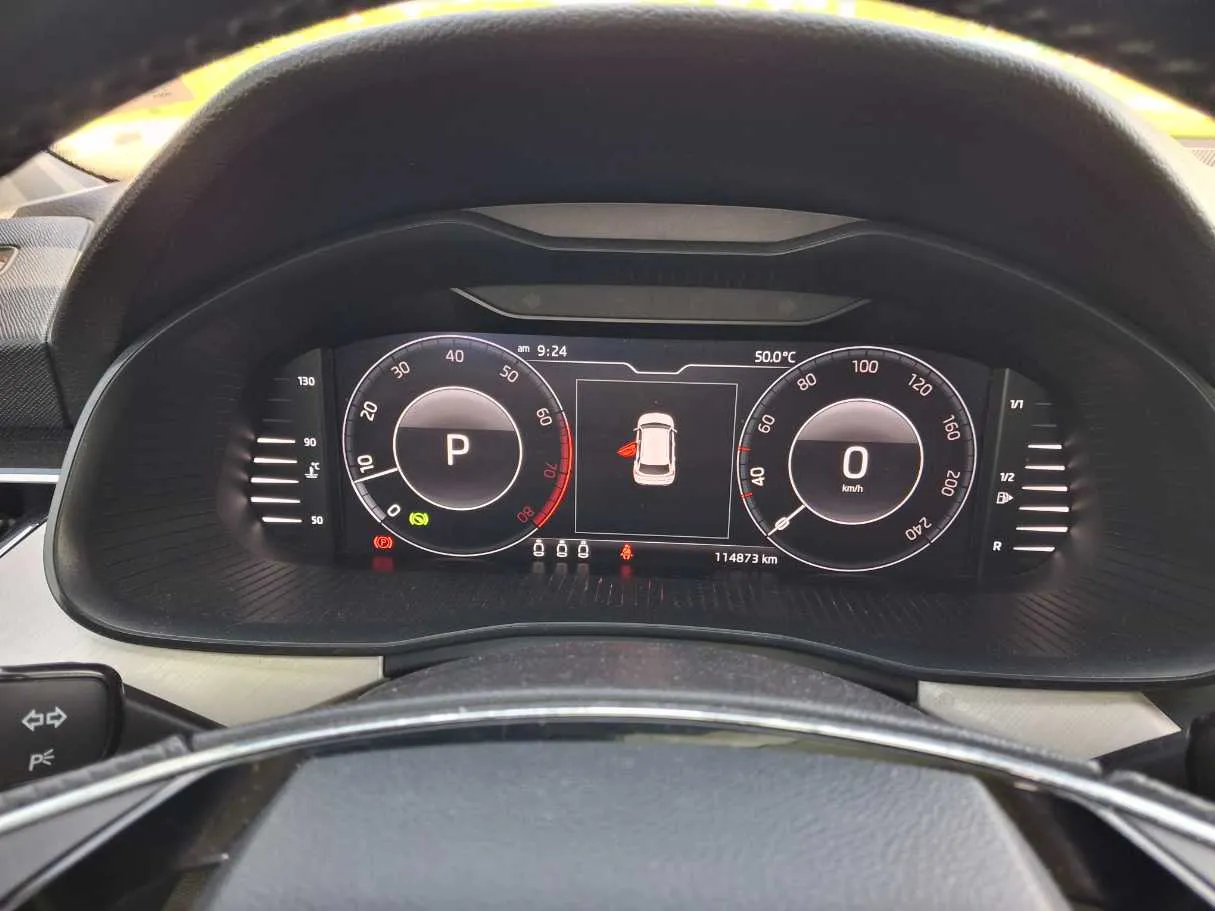 Car image 18