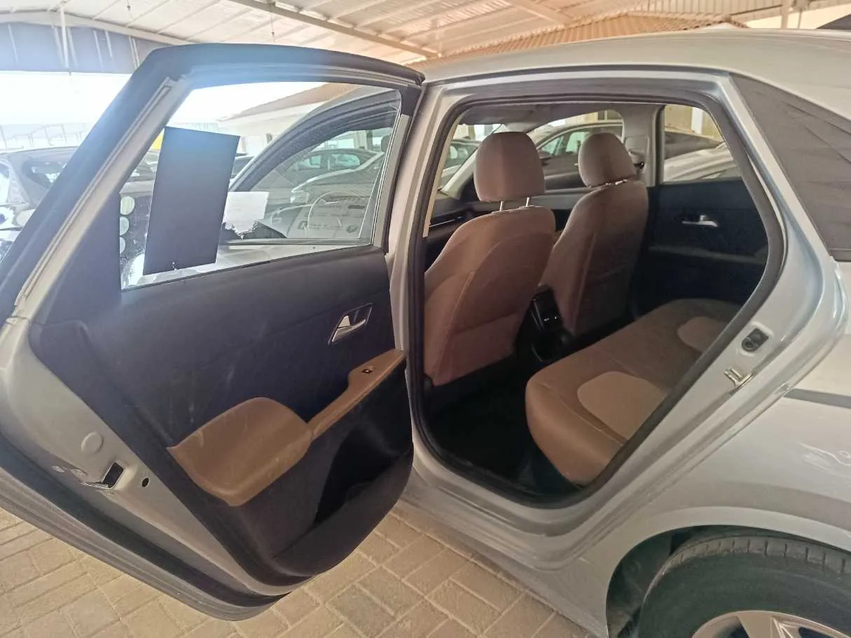 Car image 23