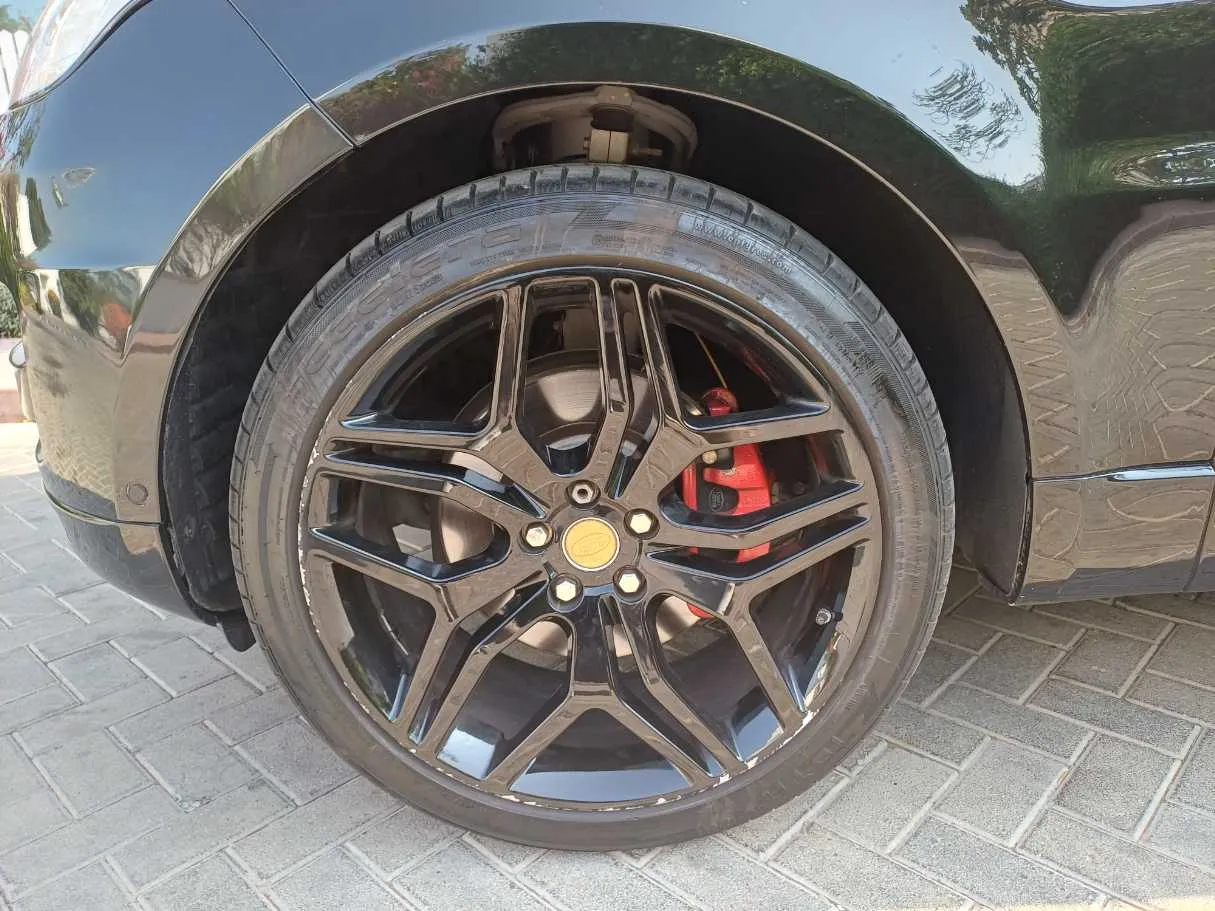 Car image 9