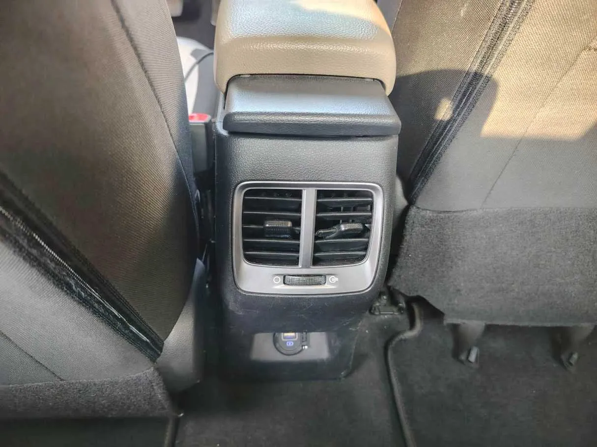 Car image 44