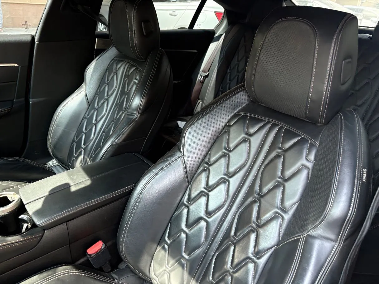 Car image 13