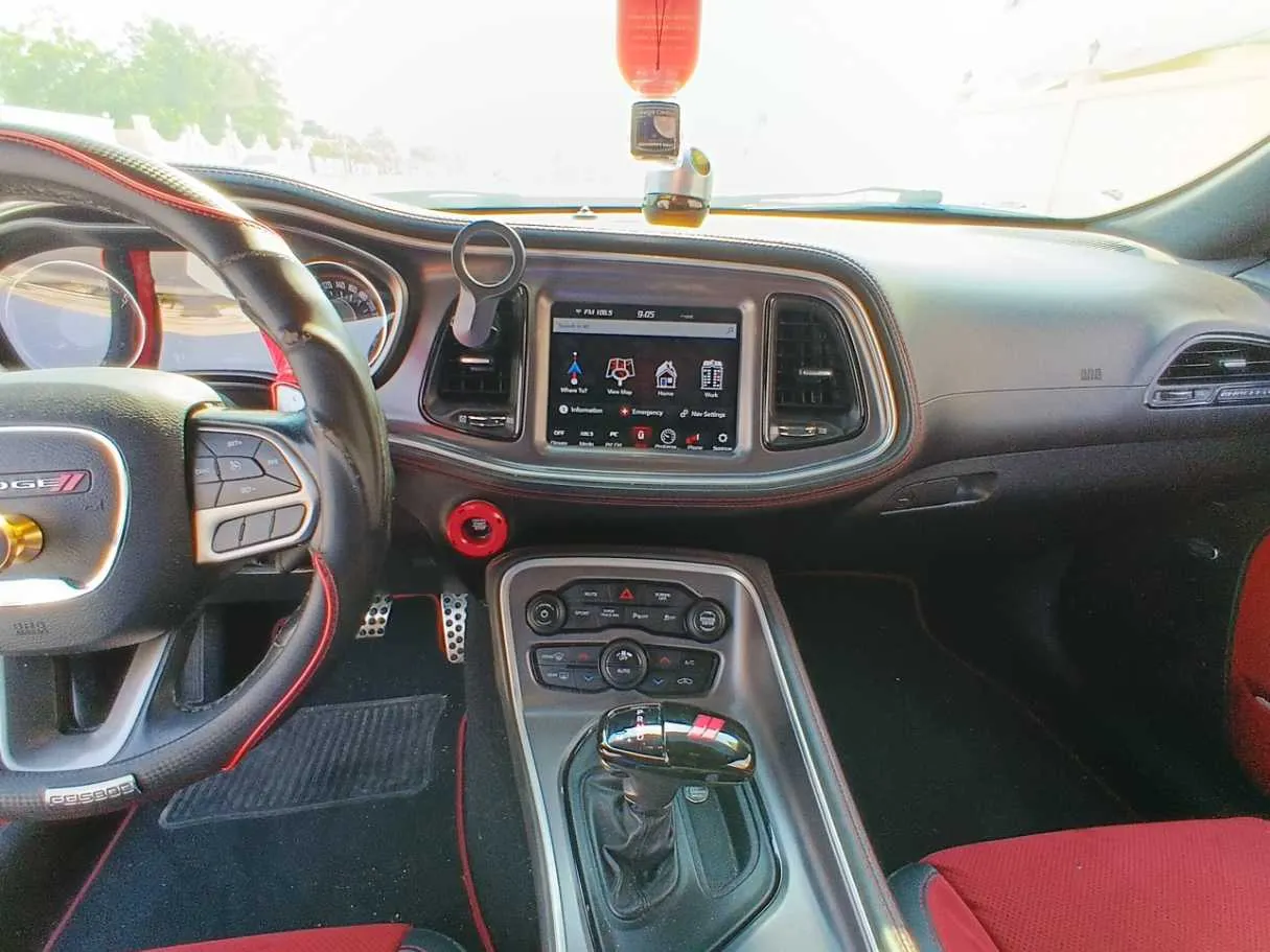 Car image 14