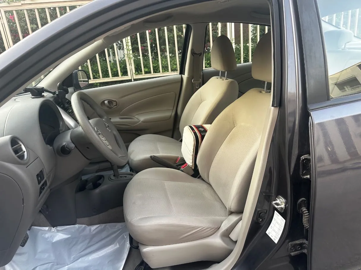 Car image 11