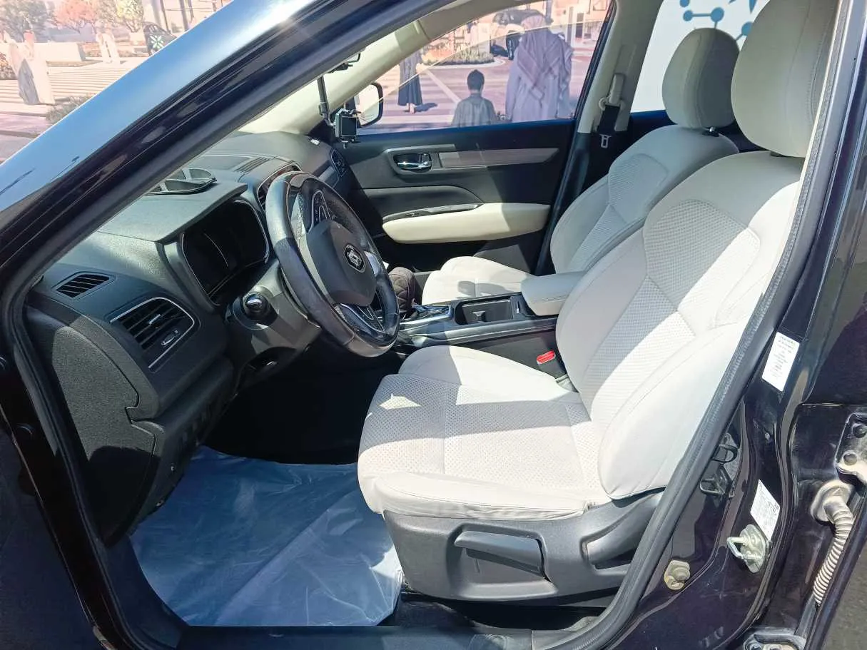 Car image 13