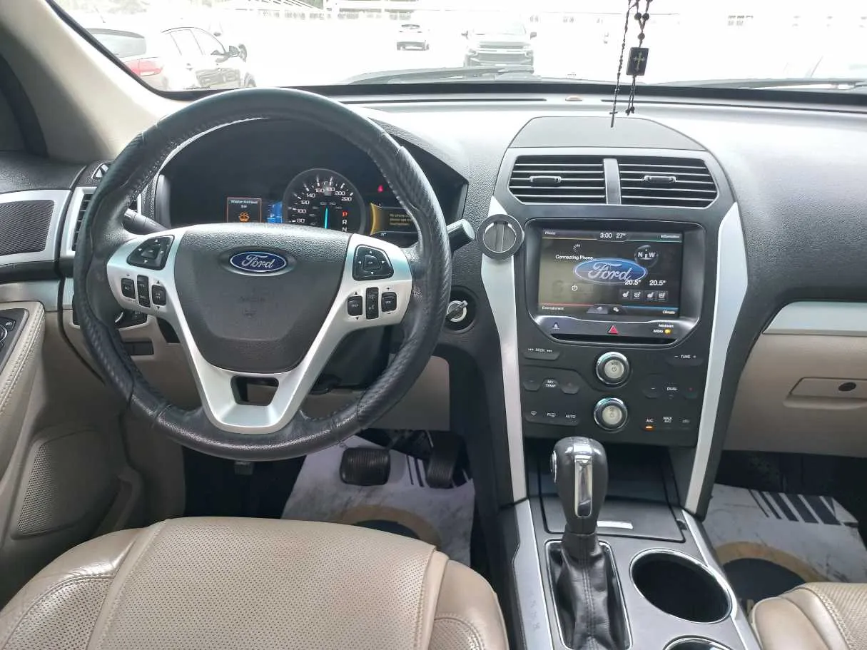 Car image 15