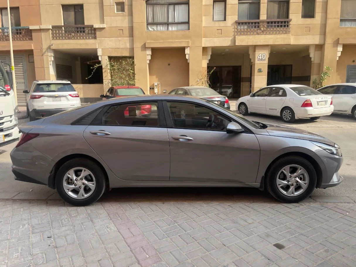 Car image 4