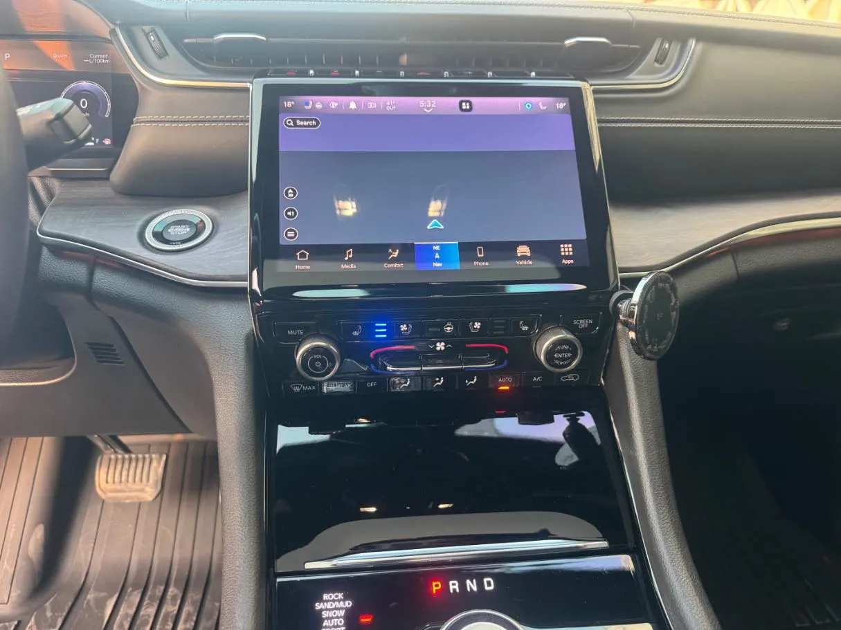 Car image 17
