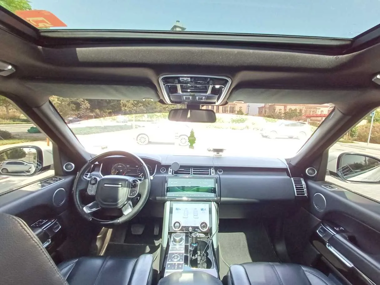Car image 18
