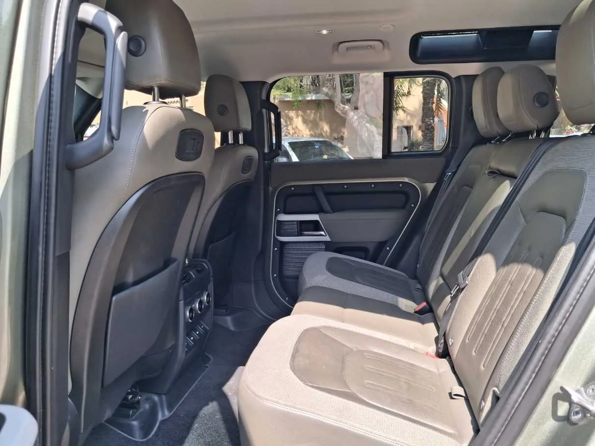 Car image 13