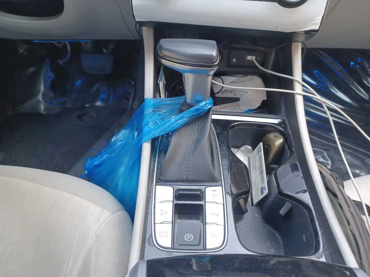 Car image 13