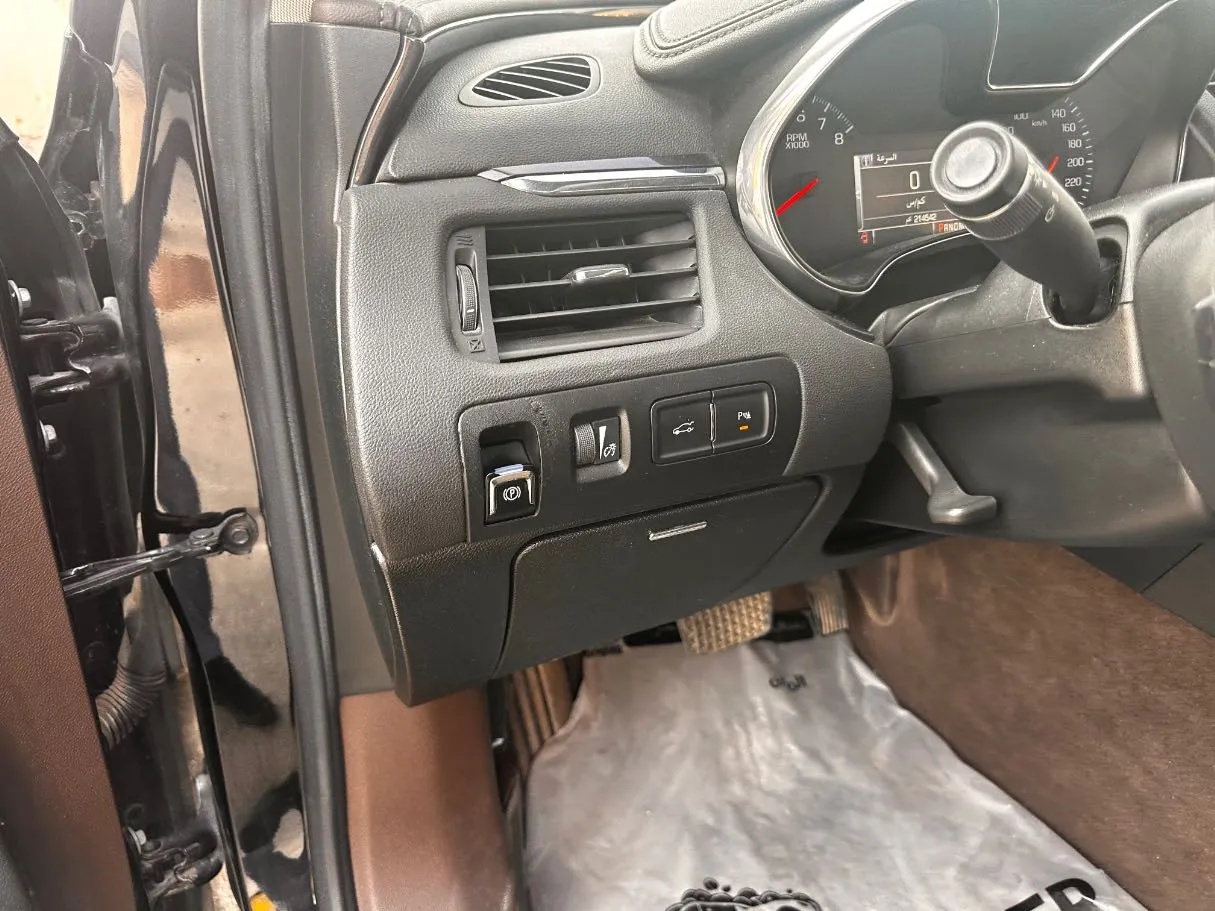 Car image 24