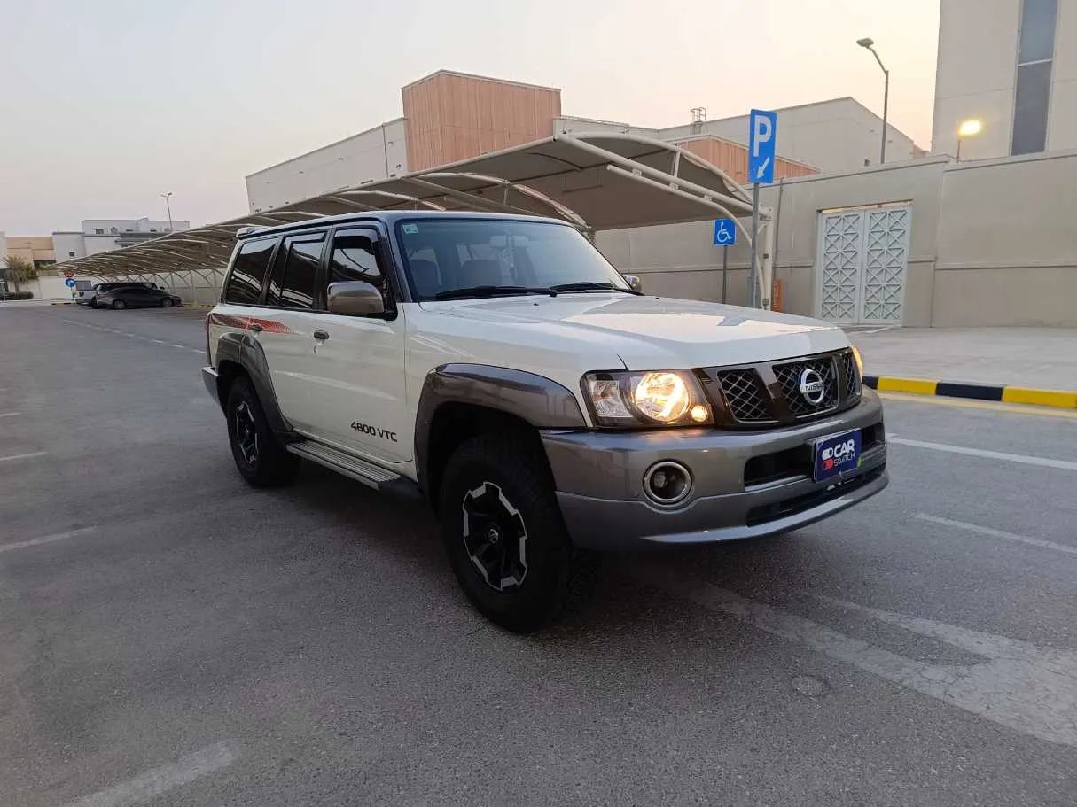 Car image 3