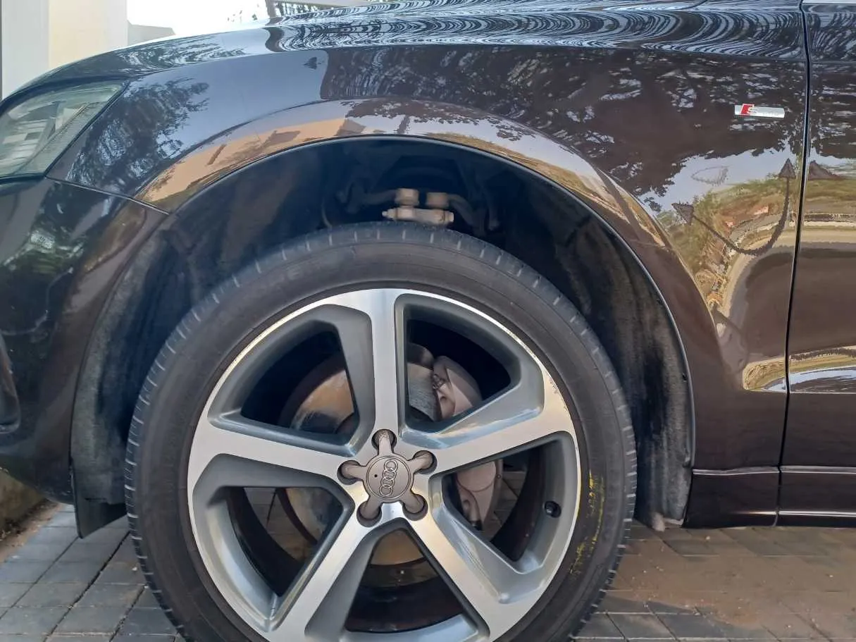 Car image 9