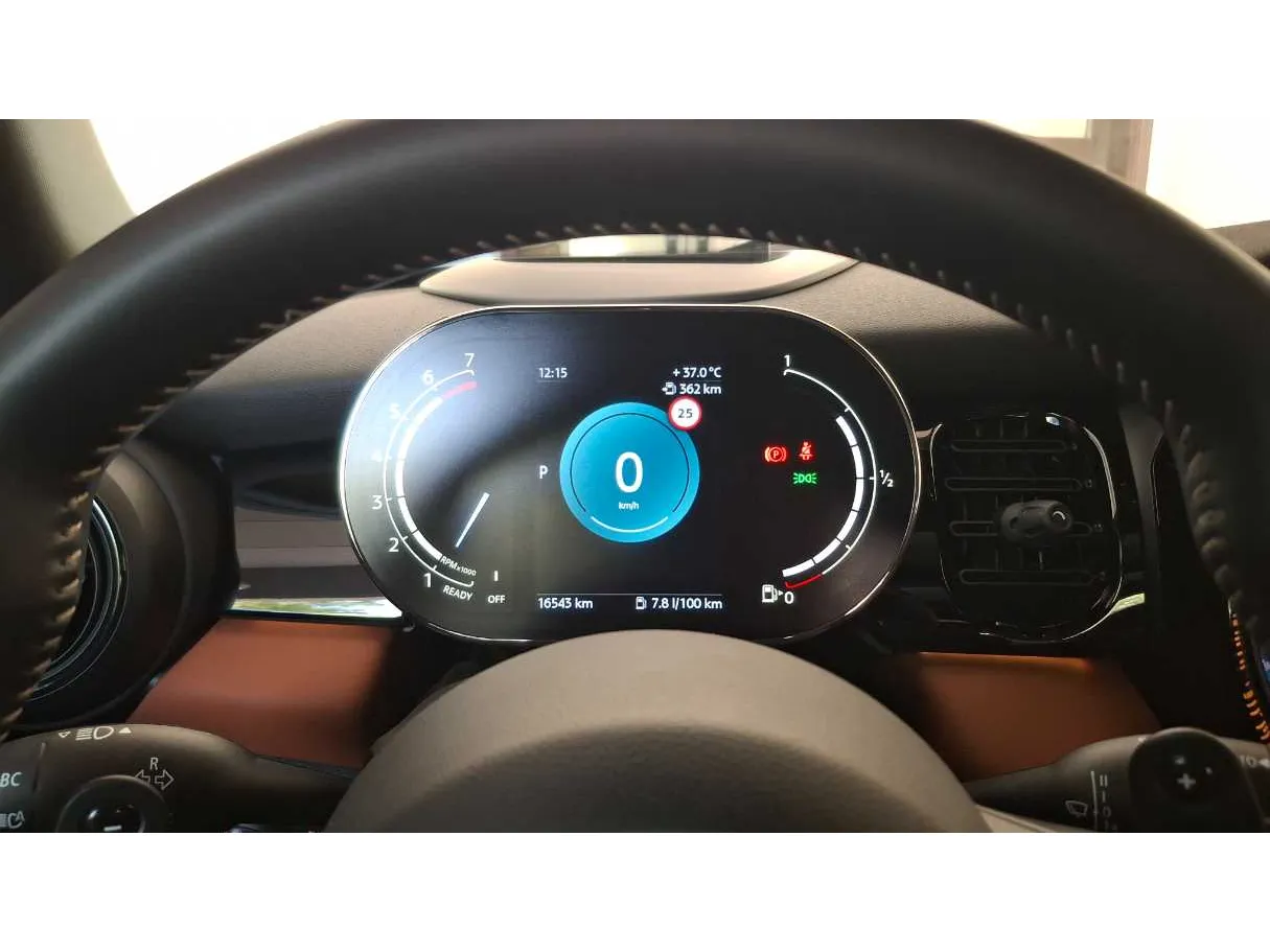 Car image 19