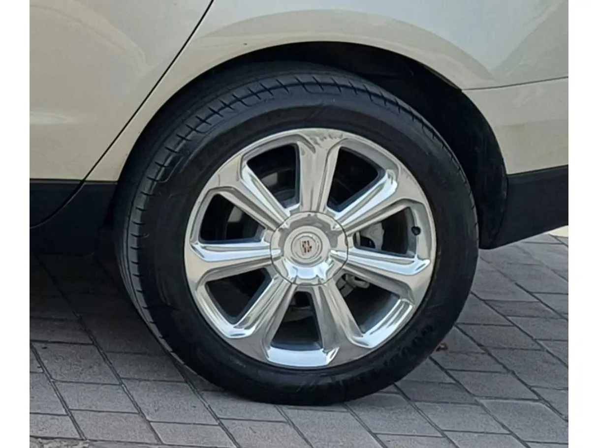 Car image 9