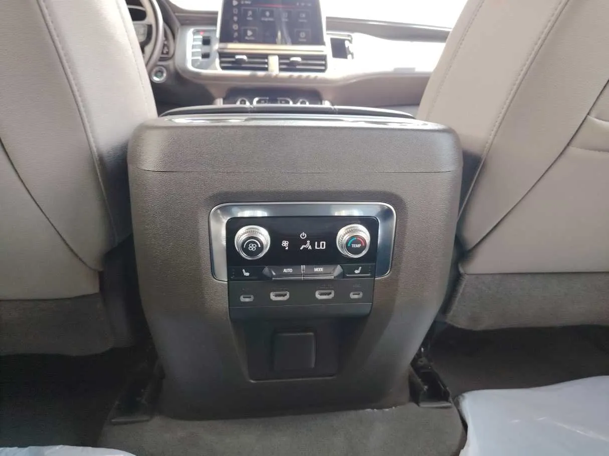 Car image 30
