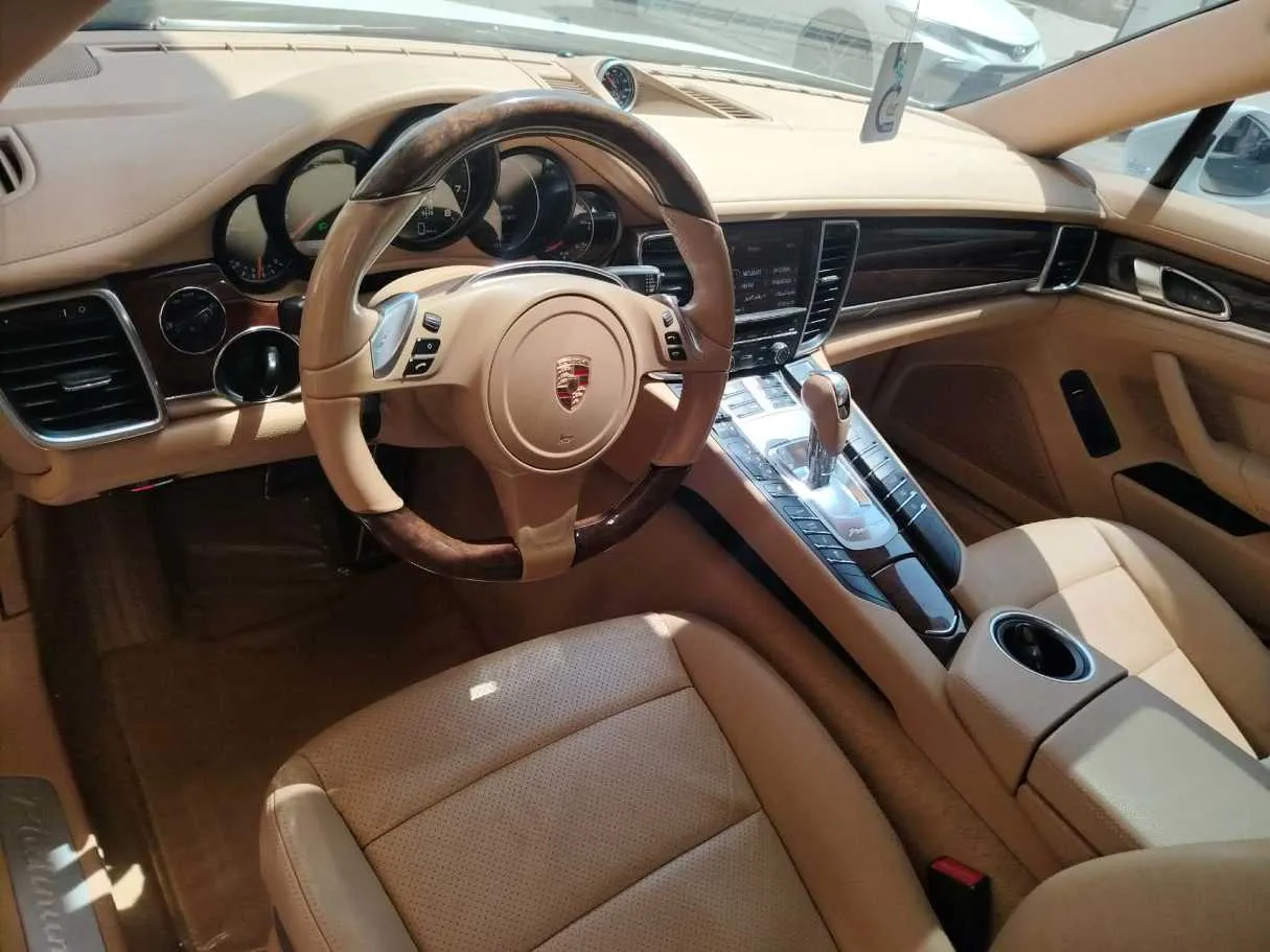 Car image 11