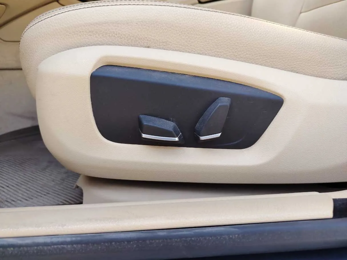 Car image 28