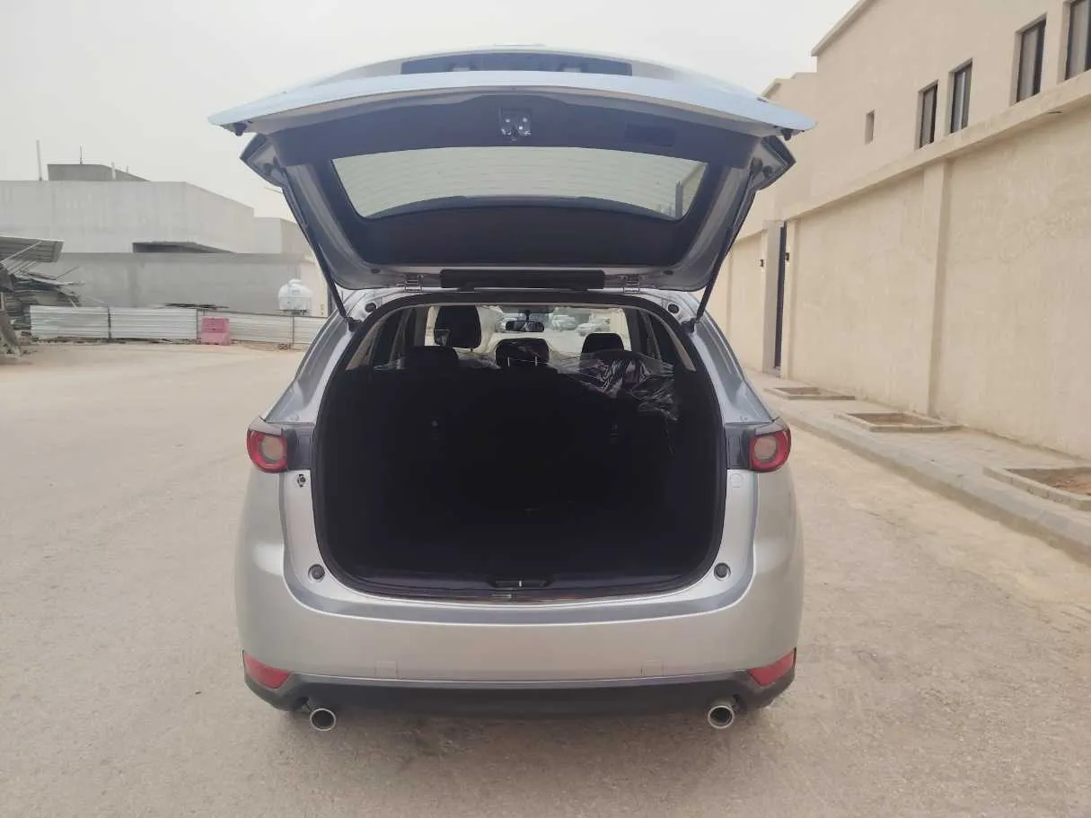 Car image 25