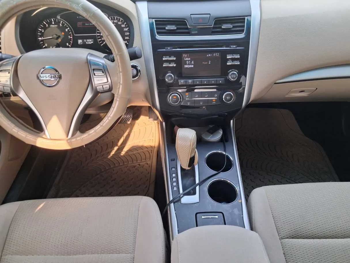 Car image 16