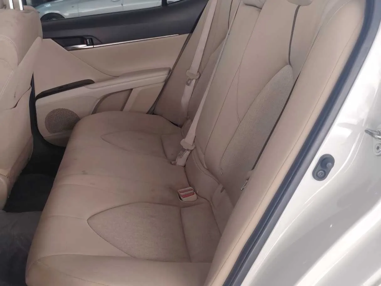 Car image 16
