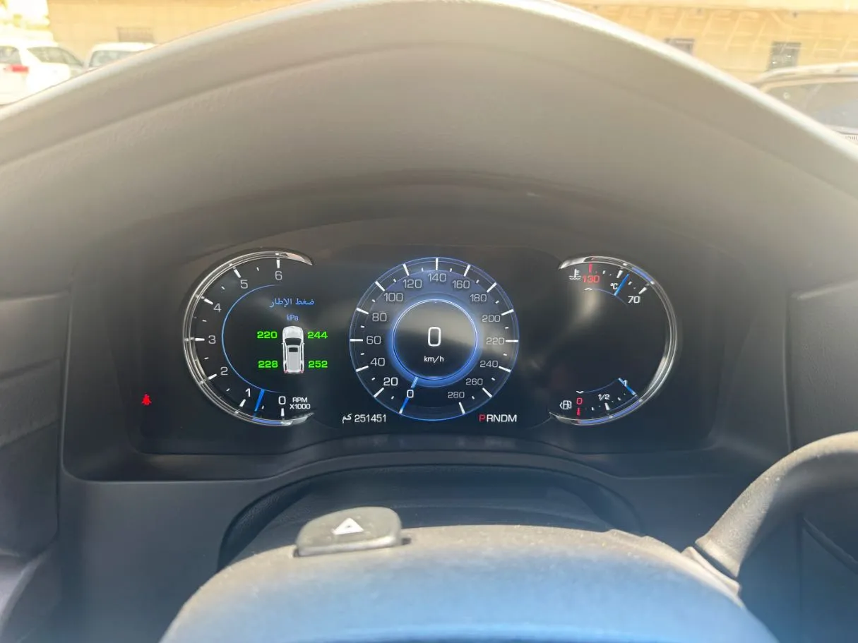 Car image 18