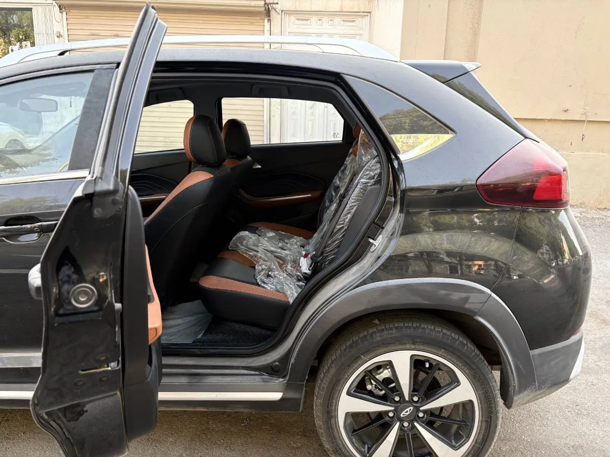 Car image 15