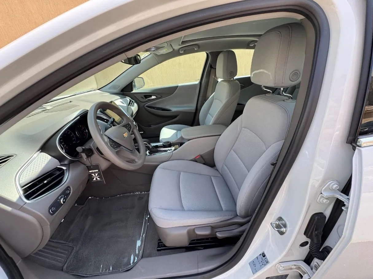 Car image 10