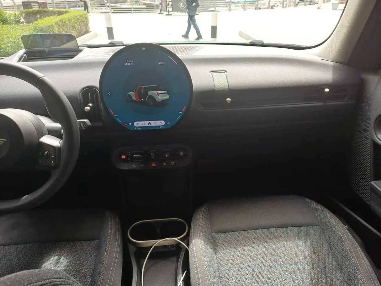 Car image 16