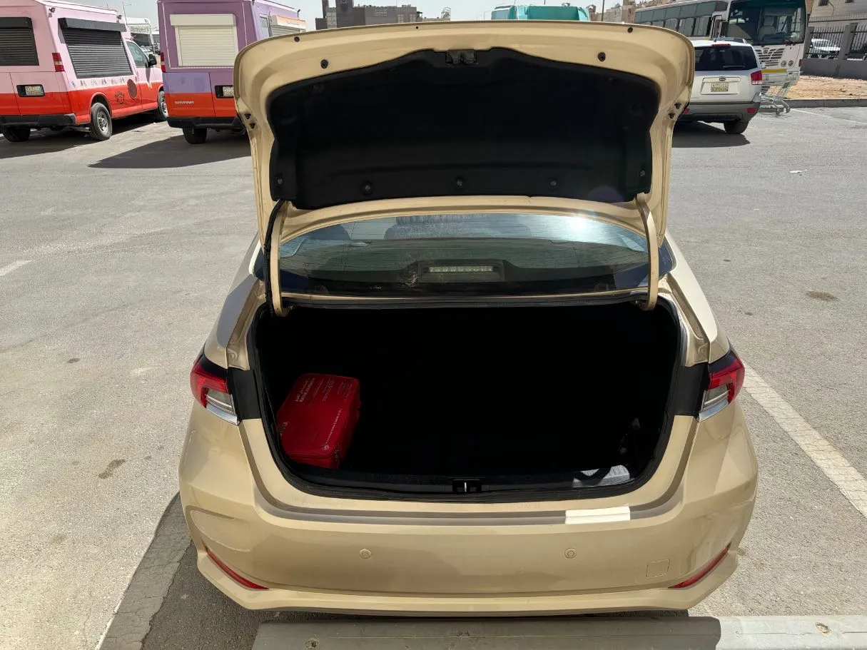 Car image 16