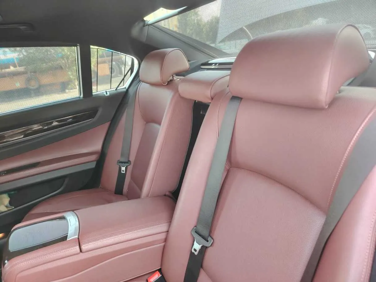 Car image 14