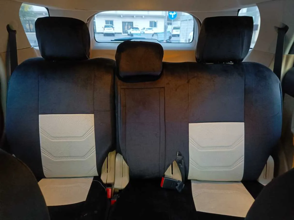 Car image 17
