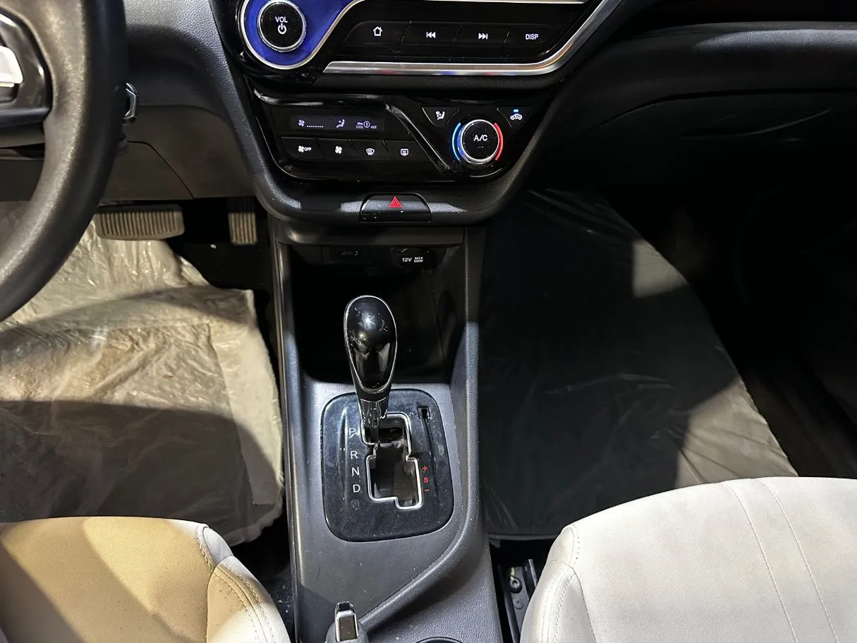 Car image 17