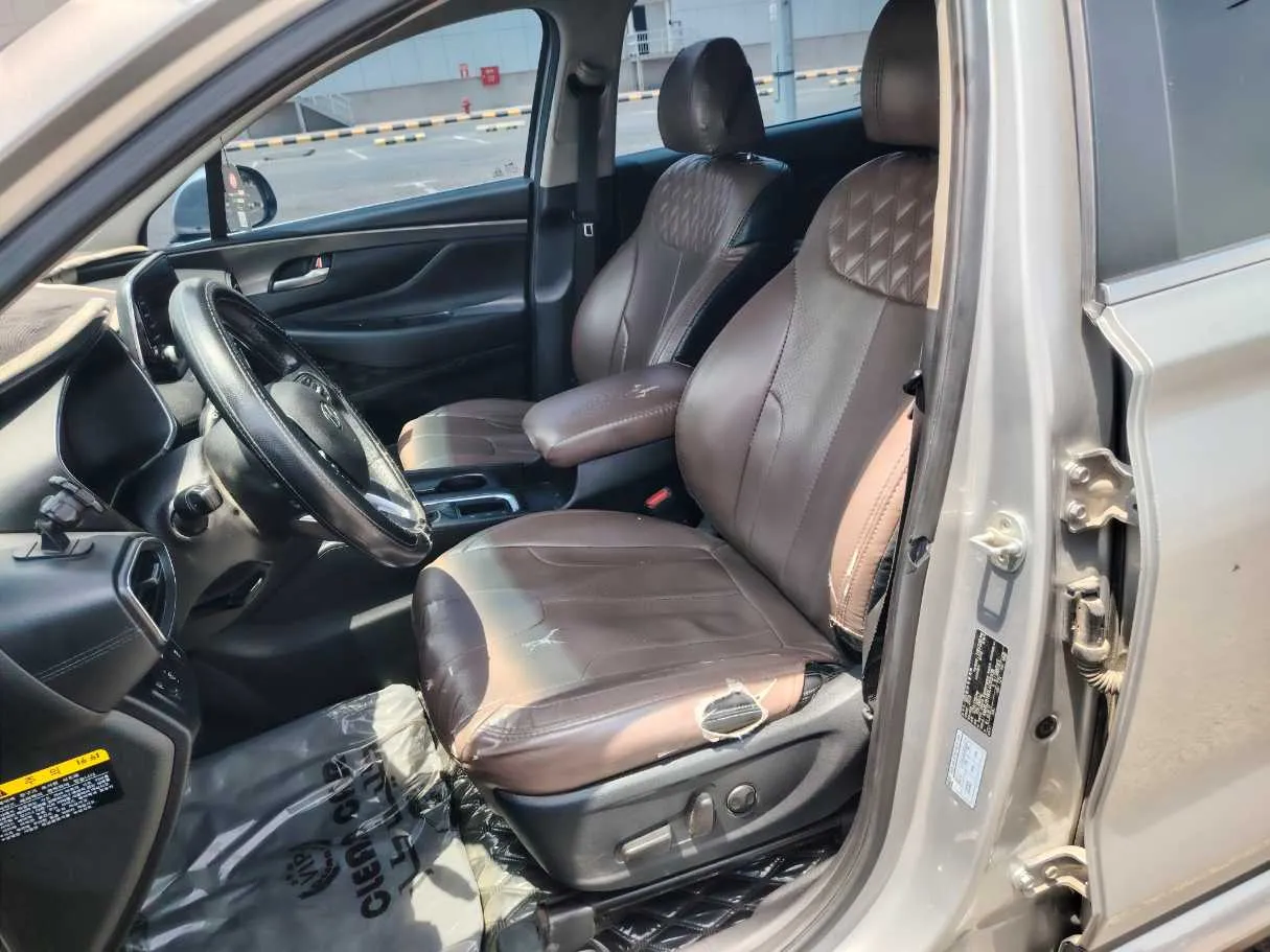 Car image 13