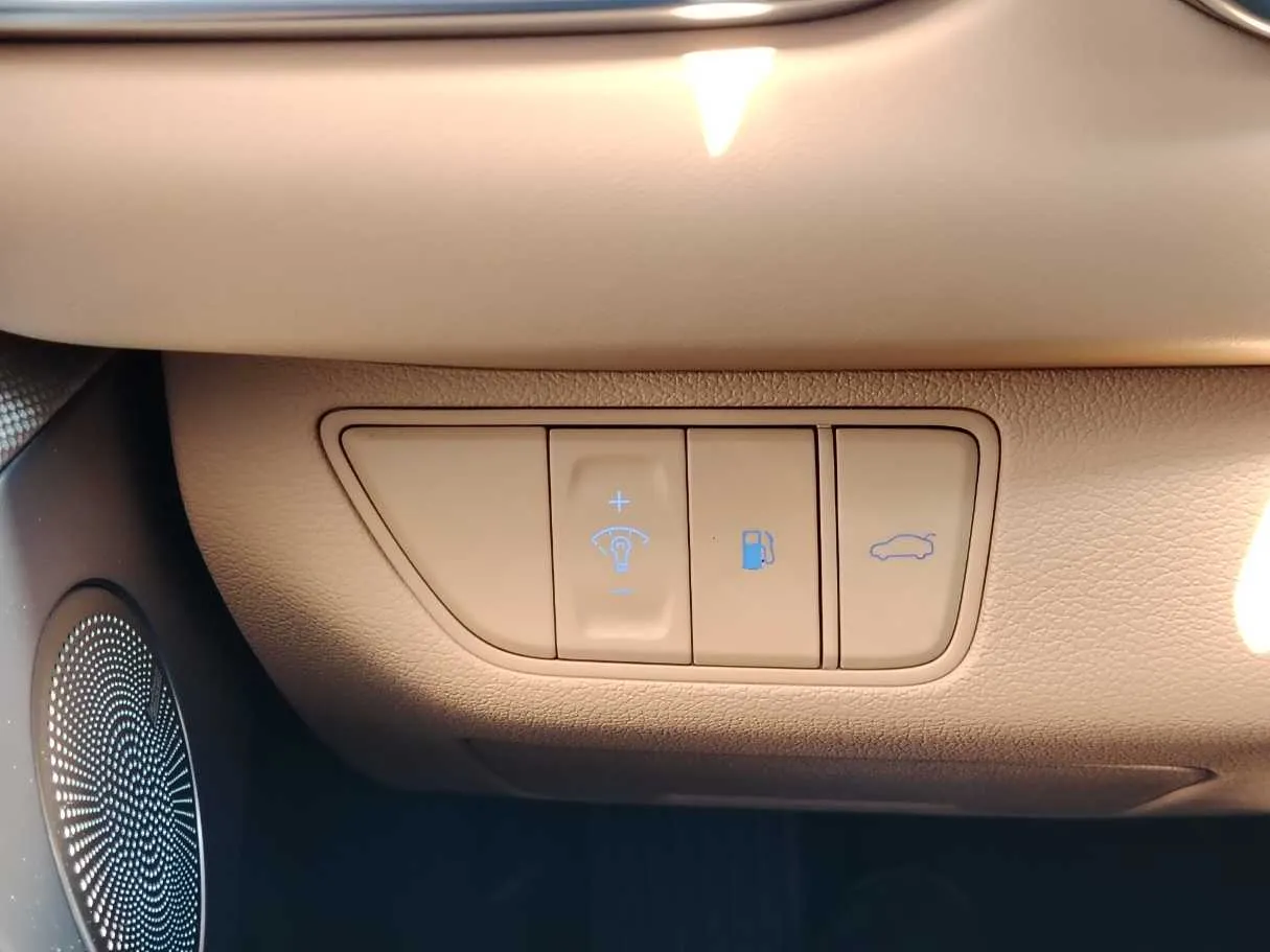 Car image 36