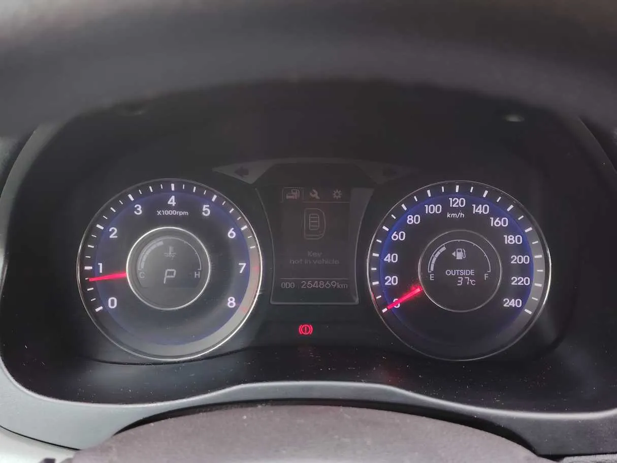 Car image 25